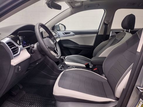New 2025 Volkswagen Taos SE image 23
