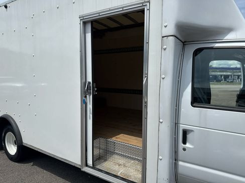 Used 2024 Ford E-350 and Econoline 350 Super Duty w/ Power Windows & Locks Group RWD image 12
