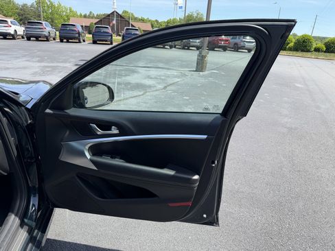Used 2025 Genesis G70 2.5T RWD image 16