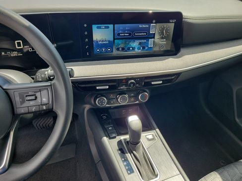 Certified 2025 Nissan Kicks SV FWD image 19