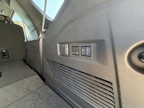 Used 2024 Chevrolet Tahoe Premier w/ Premium Package image 33