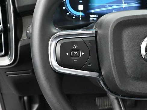 Used 2023 Volvo XC40 B5 Core image 27