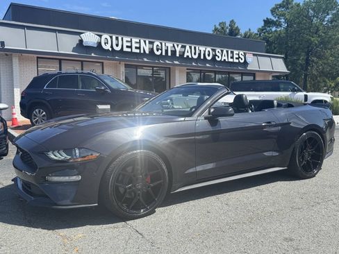 Used 2022 Ford Mustang Premium RWD image 3