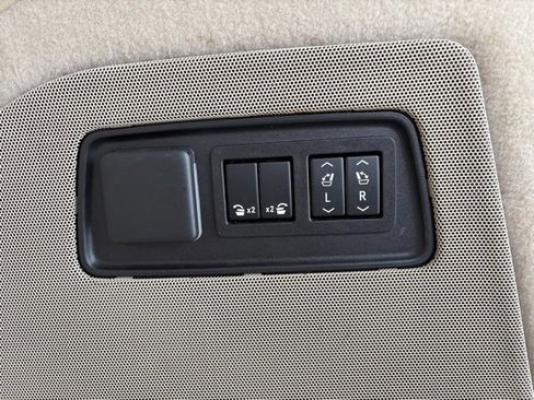 Used 2022 Cadillac Escalade Premium Luxury image 8