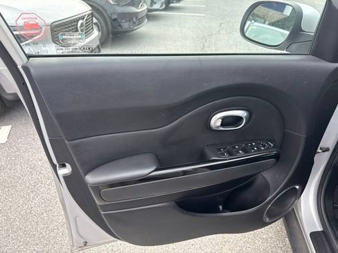 Used 2014 Kia Soul ! FWD image 18