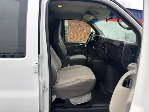 Used 2013 Chevrolet Express 2500 Extended RWD image 14