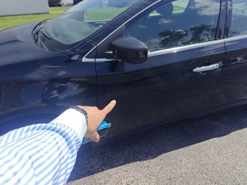 Used 2017 Nissan Sentra SV FWD image 3