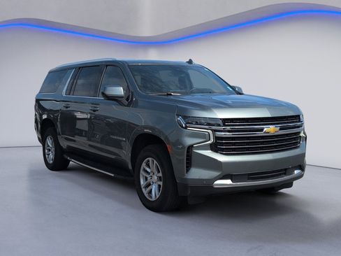 Used 2024 Chevrolet Suburban LT RWD image 8