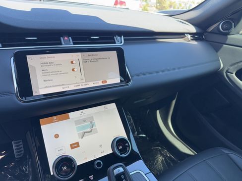 Used 2023 Land Rover Range Rover Evoque R-Dynamic SE image 21