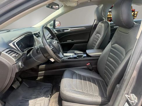Used 2013 Ford Fusion SE FWD image 2