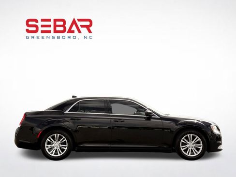 Used 2020 Chrysler 300 Touring w/ Driver Convenience Group RWD image 10