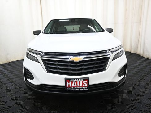 Used 2023 Chevrolet Equinox LS w/ LS Convenience Package AWD/4WD image 2