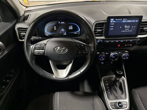 Used 2024 Hyundai Venue SEL FWD image 11