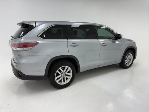 Used 2015 Toyota Highlander LE image 41