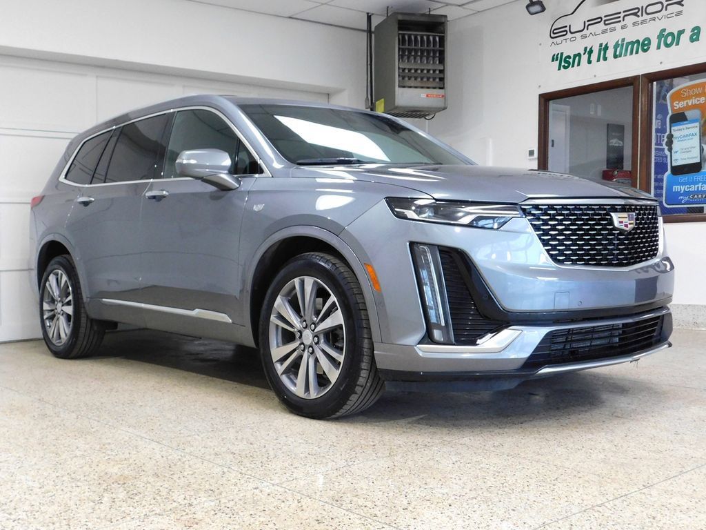 Used 2022 Cadillac XT6 Premium Luxury w/ Technology Package AWD/4WD image 3