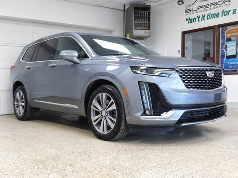 Used 2022 Cadillac XT6 Premium Luxury w/ Technology Package AWD/4WD image 3