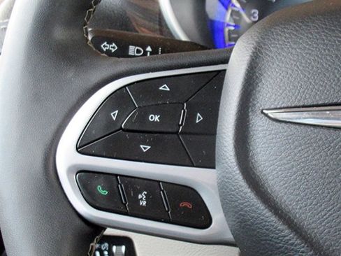 Used 2022 Chrysler Pacifica Limited image 23