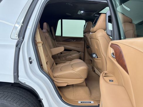 Used 2017 Cadillac Escalade Platinum RWD image 29