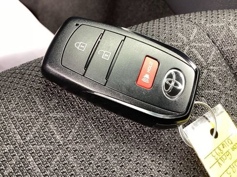 Used 2025 Toyota 4Runner SR5 AWD/4WD image 24