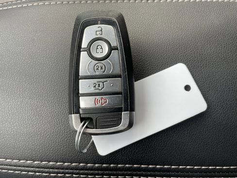 Used 2022 Ford Escape SE w/ SE Sport Appearance Package image 30