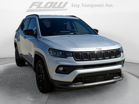 Used 2025 Jeep Compass Latitude w/ Altitude Special Edition image 1