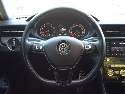 Used 2020 Volkswagen Passat 2.0T R-Line image 8