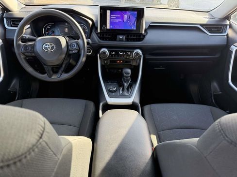 Used 2025 Toyota RAV4 XLE image 2