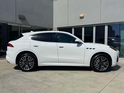 Used 2025 Maserati Grecale Modena AWD/4WD image 9