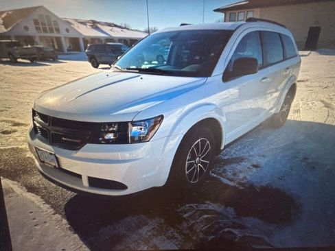 Used 2018 Dodge Journey SE w/ Blacktop Package image 2
