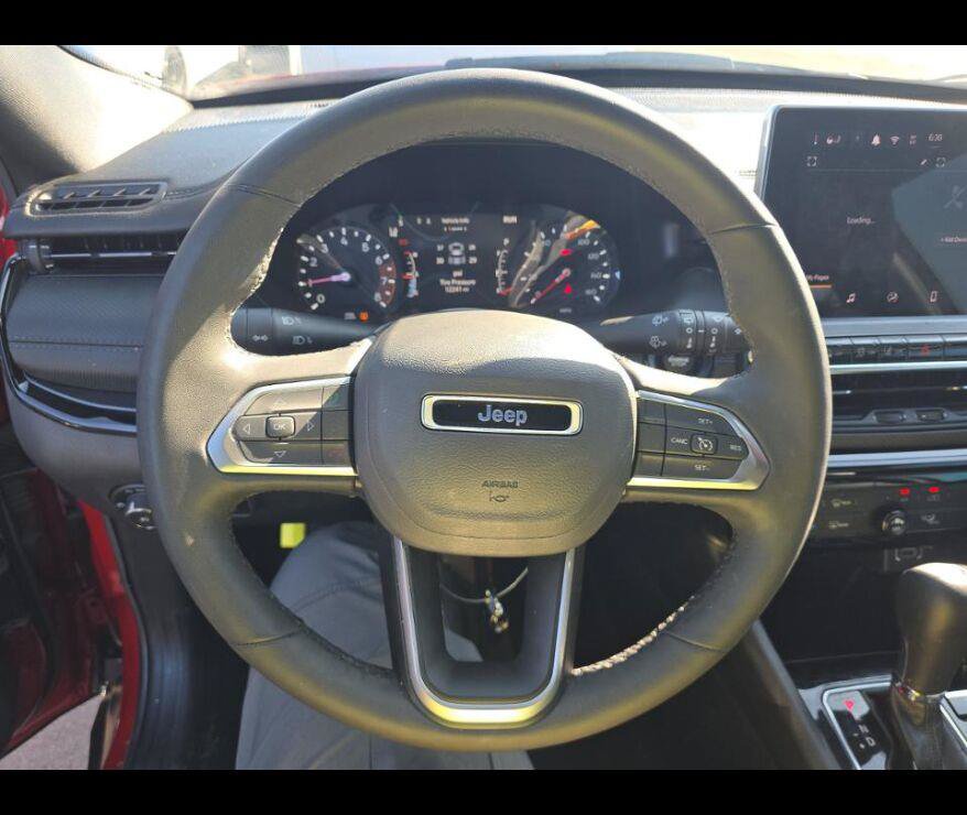 Used 2026 Jeep Compass Latitude AWD/4WD image 3