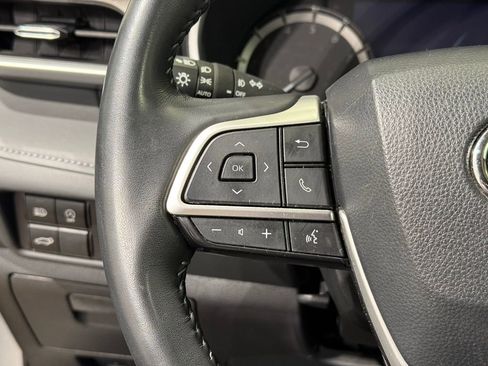 Certified 2024 Toyota Highlander XLE image 26