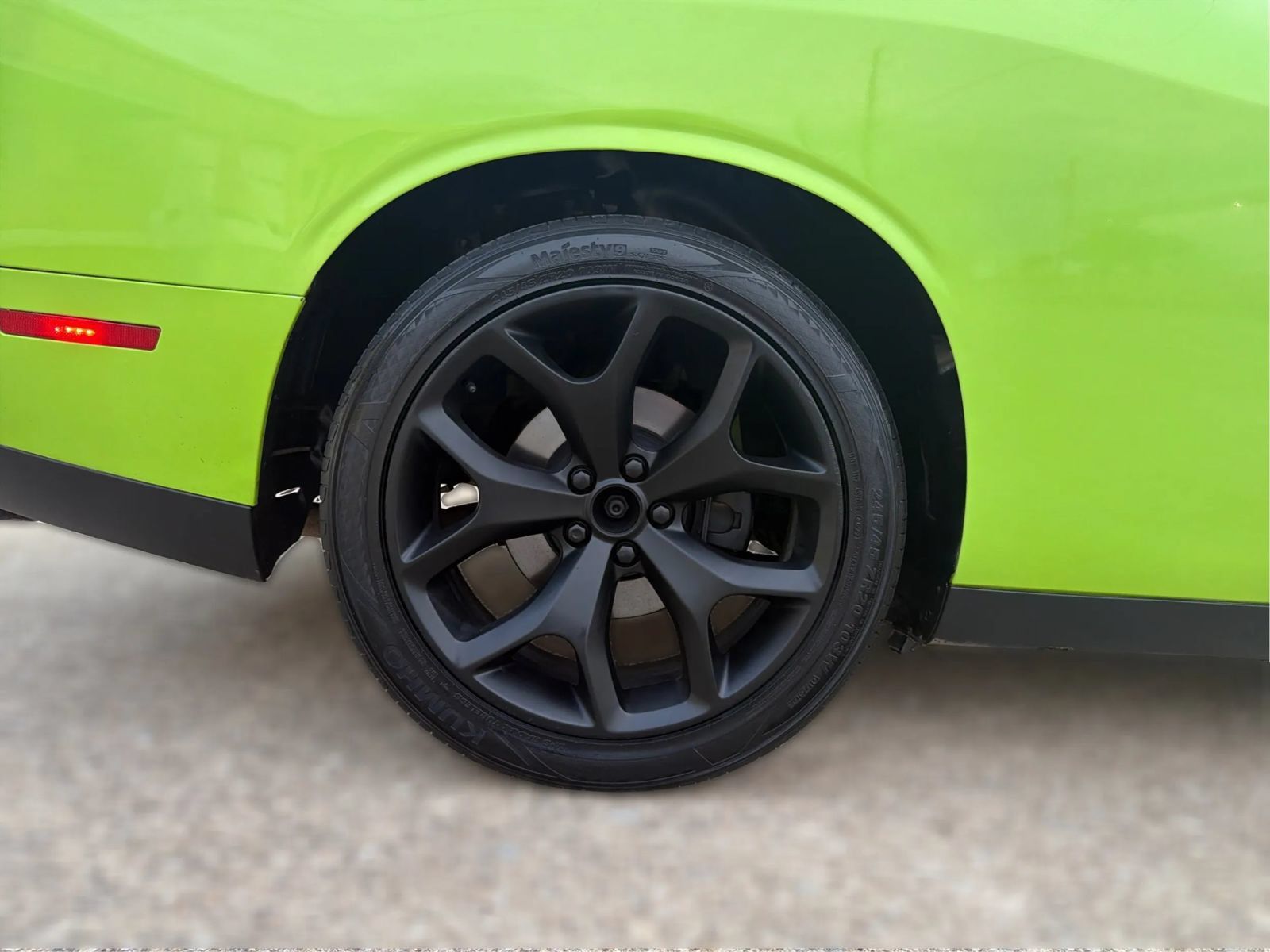 Used 2015 Dodge Challenger R/T Plus RWD image 29
