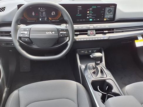 New 2025 Kia K4 LXS FWD image 5