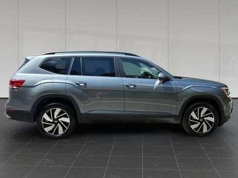 Used 2025 Volkswagen Atlas SE AWD/4WD image 6