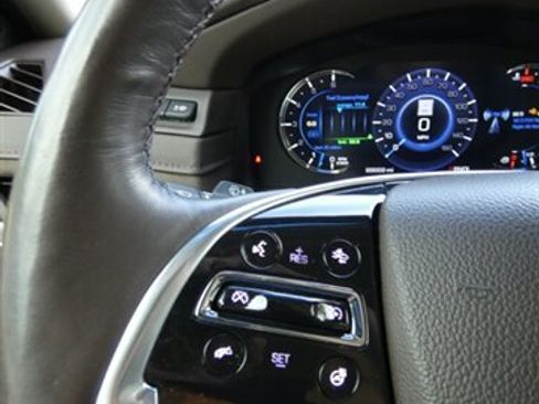 Used 2017 Cadillac Escalade ESV Luxury RWD image 26