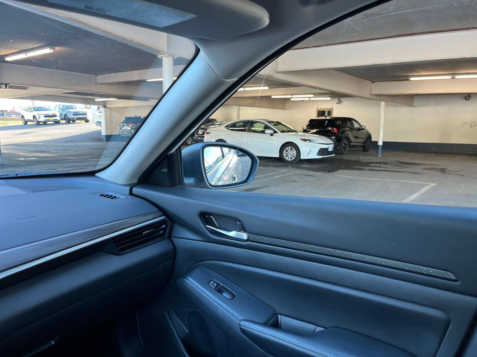 Used 2025 Nissan Altima 2.5 SV FWD image 35