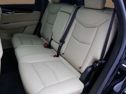 Used 2018 Cadillac XT5 Luxury w/ Driver Awareness Package image 21