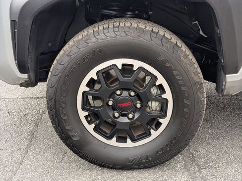 Used 2025 Toyota Tacoma TRD Off-Road image 29