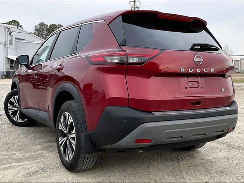 Used 2023 Nissan Rogue SV image 4