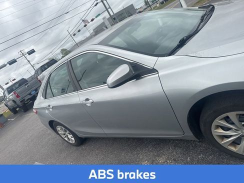 Used 2017 Toyota Camry LE image 5