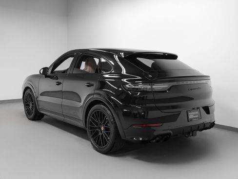 Certified 2023 Porsche Cayenne GTS AWD/4WD image 3