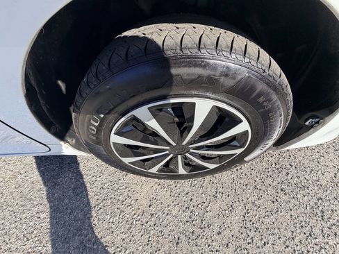 Used 2017 Toyota Camry LE image 39