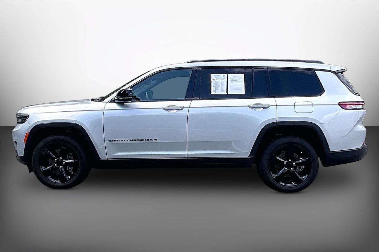 Used 2024 Jeep Grand Cherokee L Altitude AWD/4WD image 5