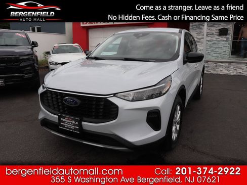 Used 2025 Ford Escape Active AWD/4WD image 1