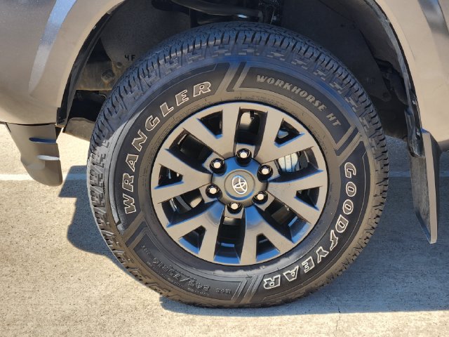 Used 2022 Toyota Tacoma SR5 RWD image 11