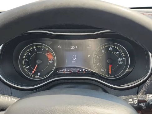 Used 2021 Jeep Cherokee Trailhawk AWD/4WD image 24