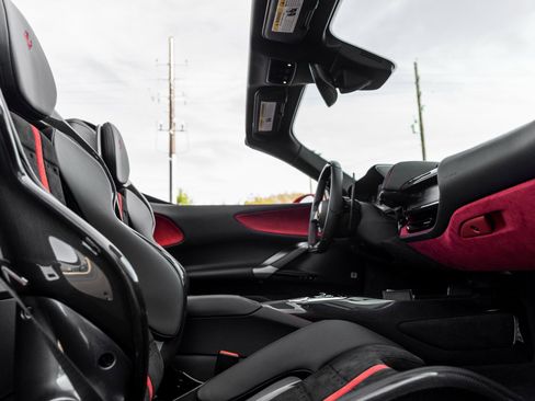Used 2024 Ferrari SF90 Spider image 43