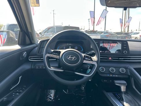 Used 2026 Hyundai Elantra SE image 17