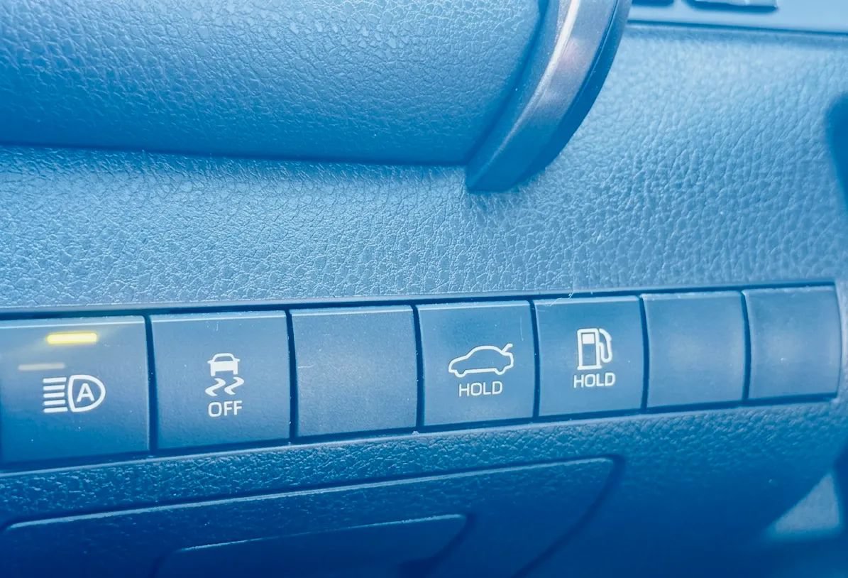 Used 2020 Toyota Camry SE w/ Protection Package (Q2) FWD image 18