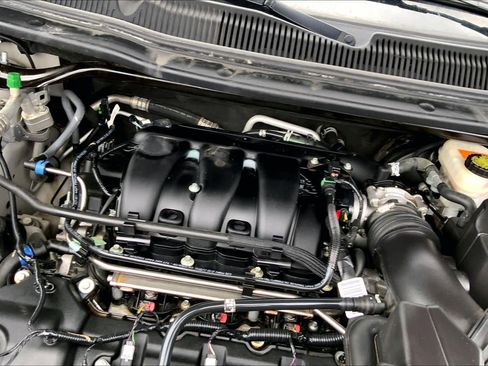 Used 2018 Ford Explorer XLT w/ Equipment Group 202A FWD image 29